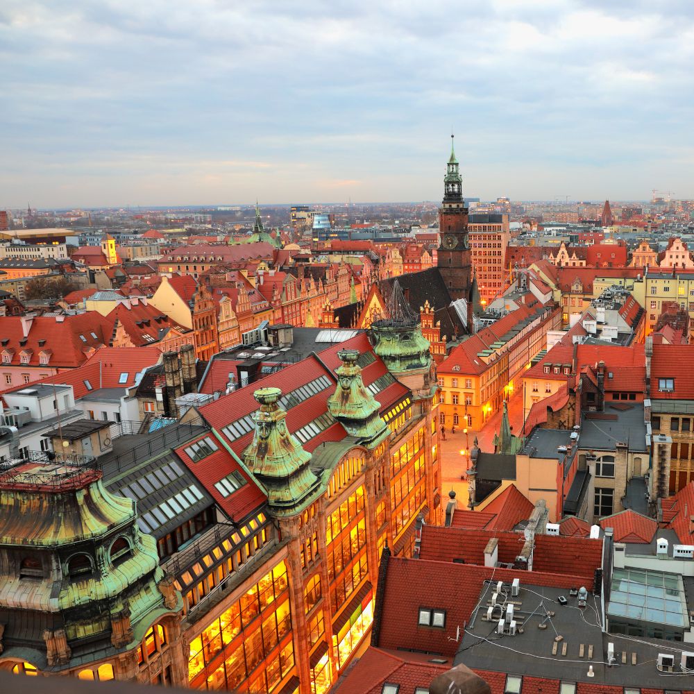 Photo of the skyline of Warsaw